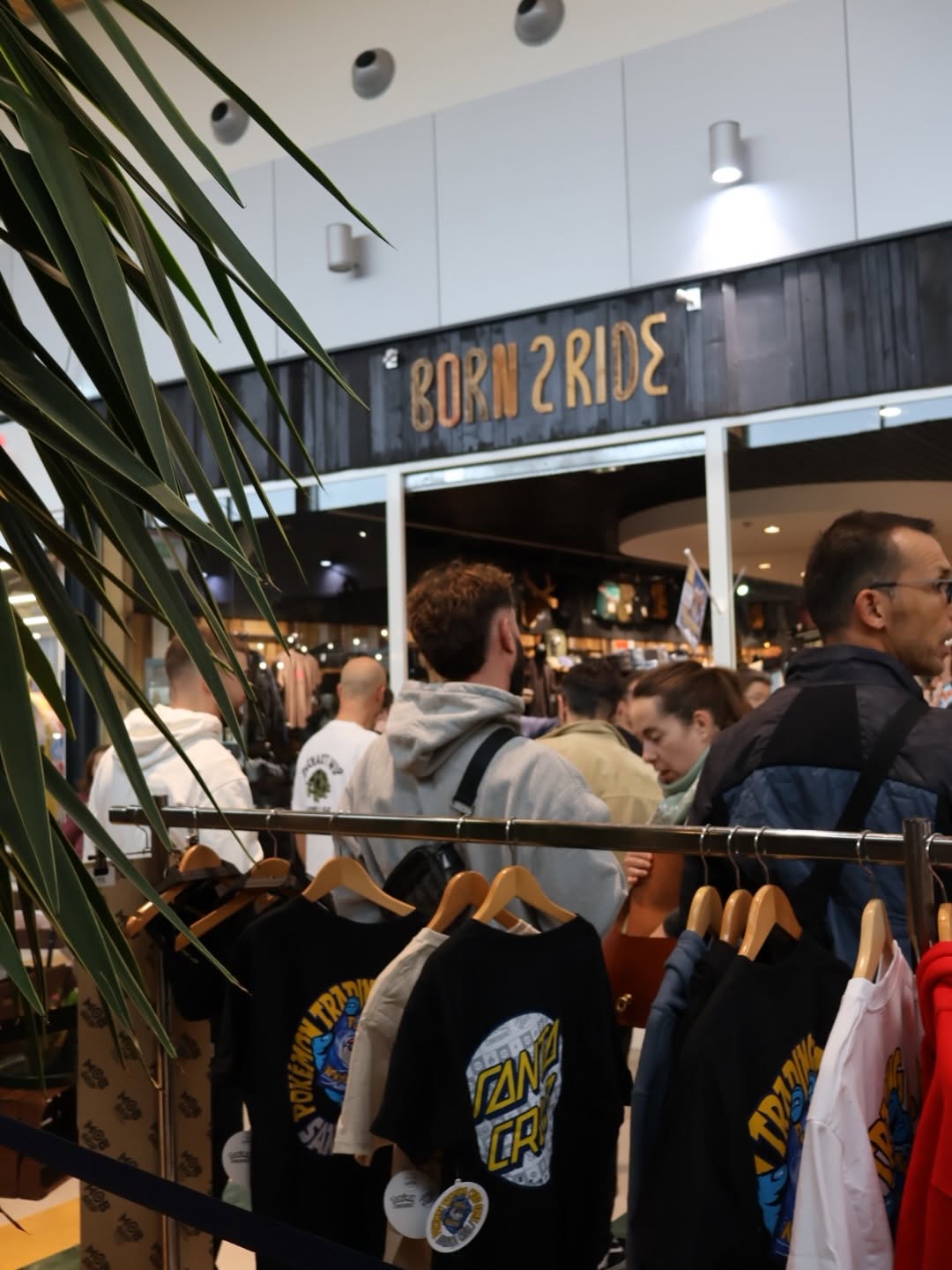 Lancement Santa Cruz x Pokémon devant le skate shop Born2ride à Neydens