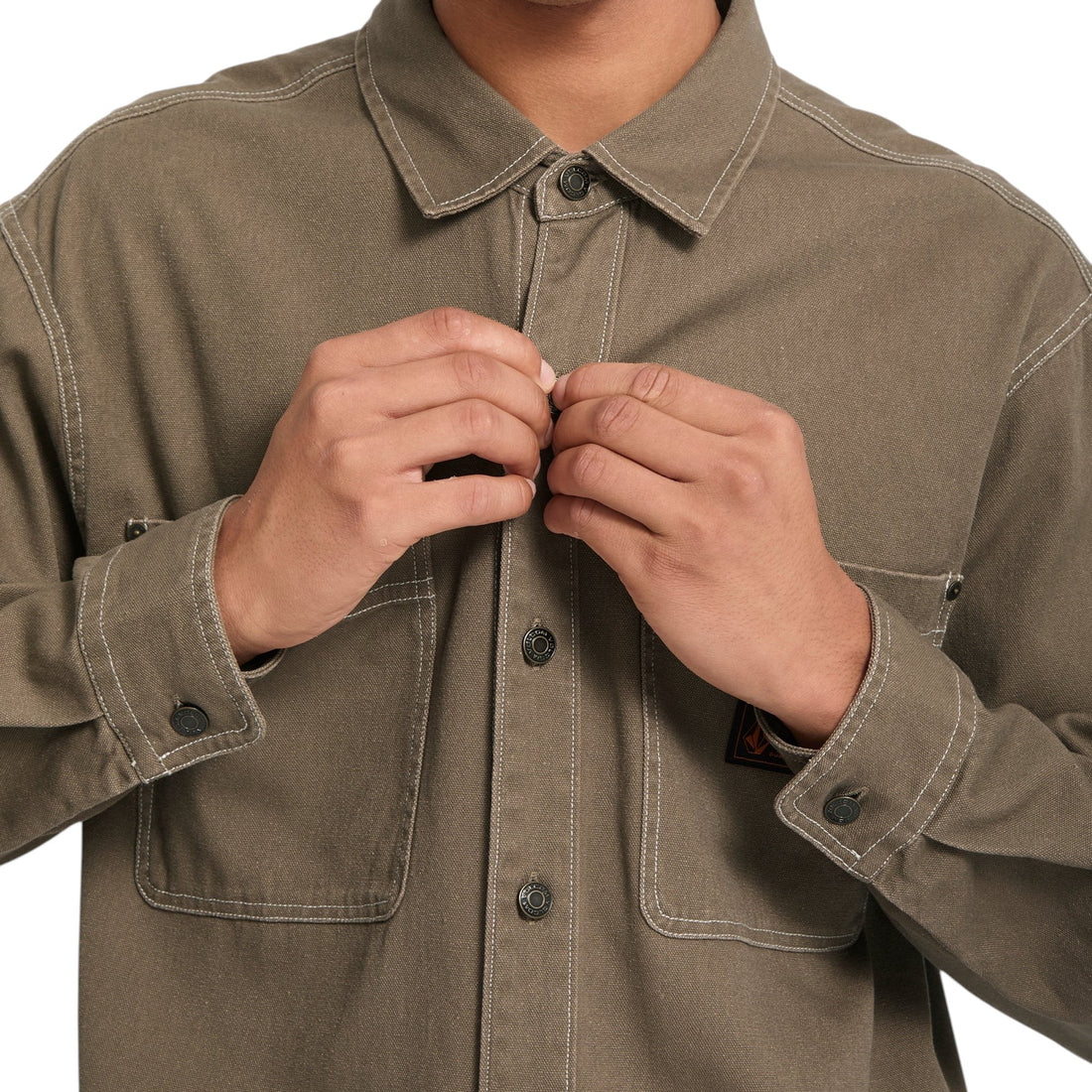 Chemise manches longues Born2ride Volcom Levelstone en coton couleur terre avec poches poitrine et surpiqûres