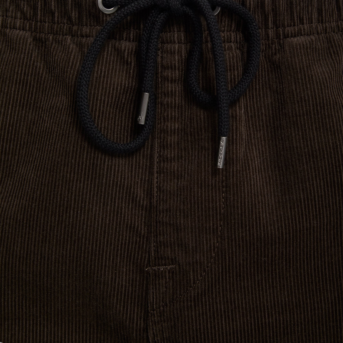 Gros plan sur le pantalon Born2ride Volcom Freazy en velours côtelé marron Wren avec cordon de serrage noir