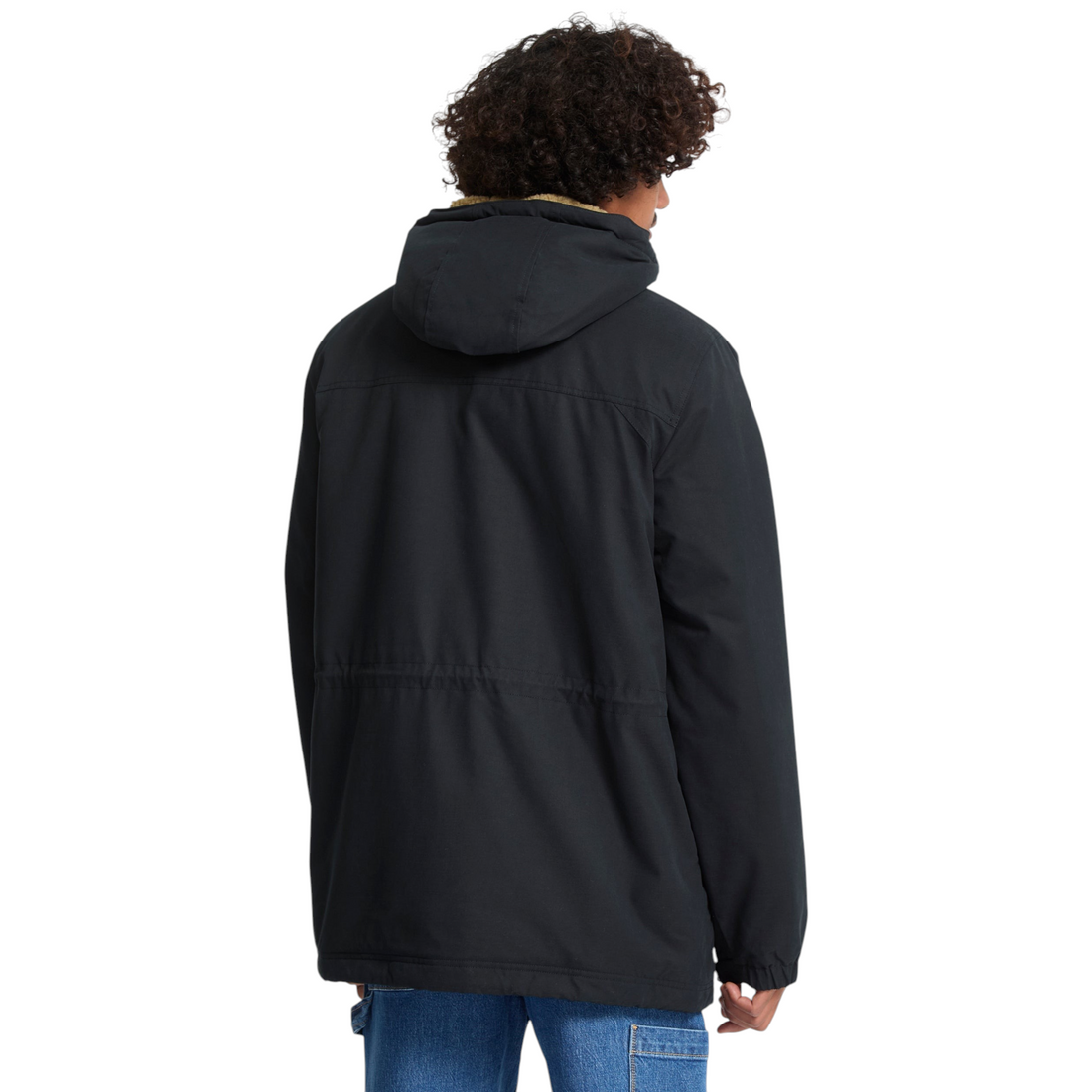 Vue arrière de la parka noire Volcom Starget 5K avec capuche, portée par un homme, disponible chez Born2ride