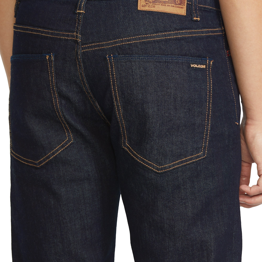 Jean homme Born2ride Volcom Solver bleu brut avec surpiqûres contrastées et patch en cuir à la taille
