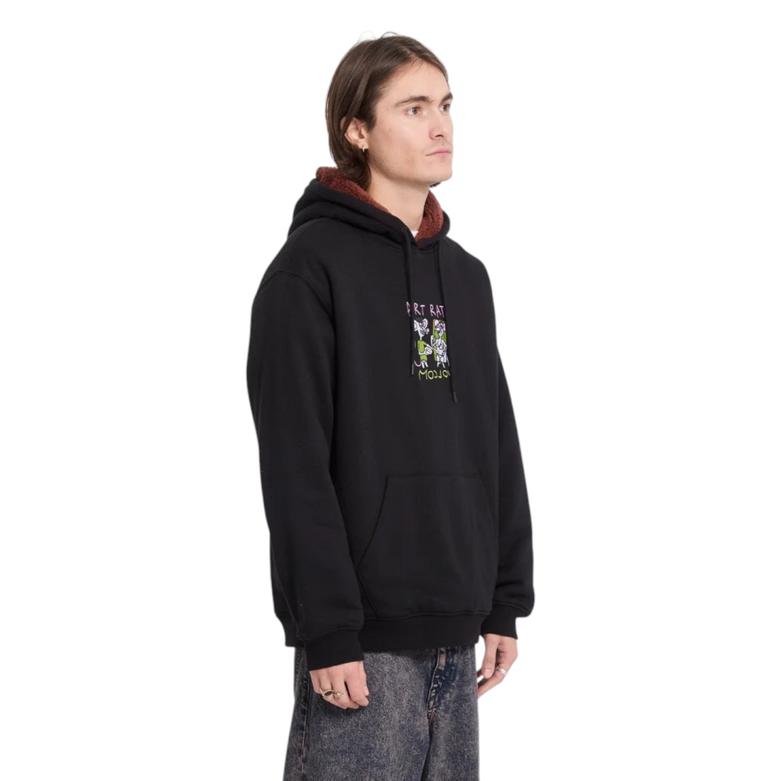 Homme portant un sweat à capuche noir Born2ride Volcom en molleton avec graphisme Ozzy Wright et doublure contrastée