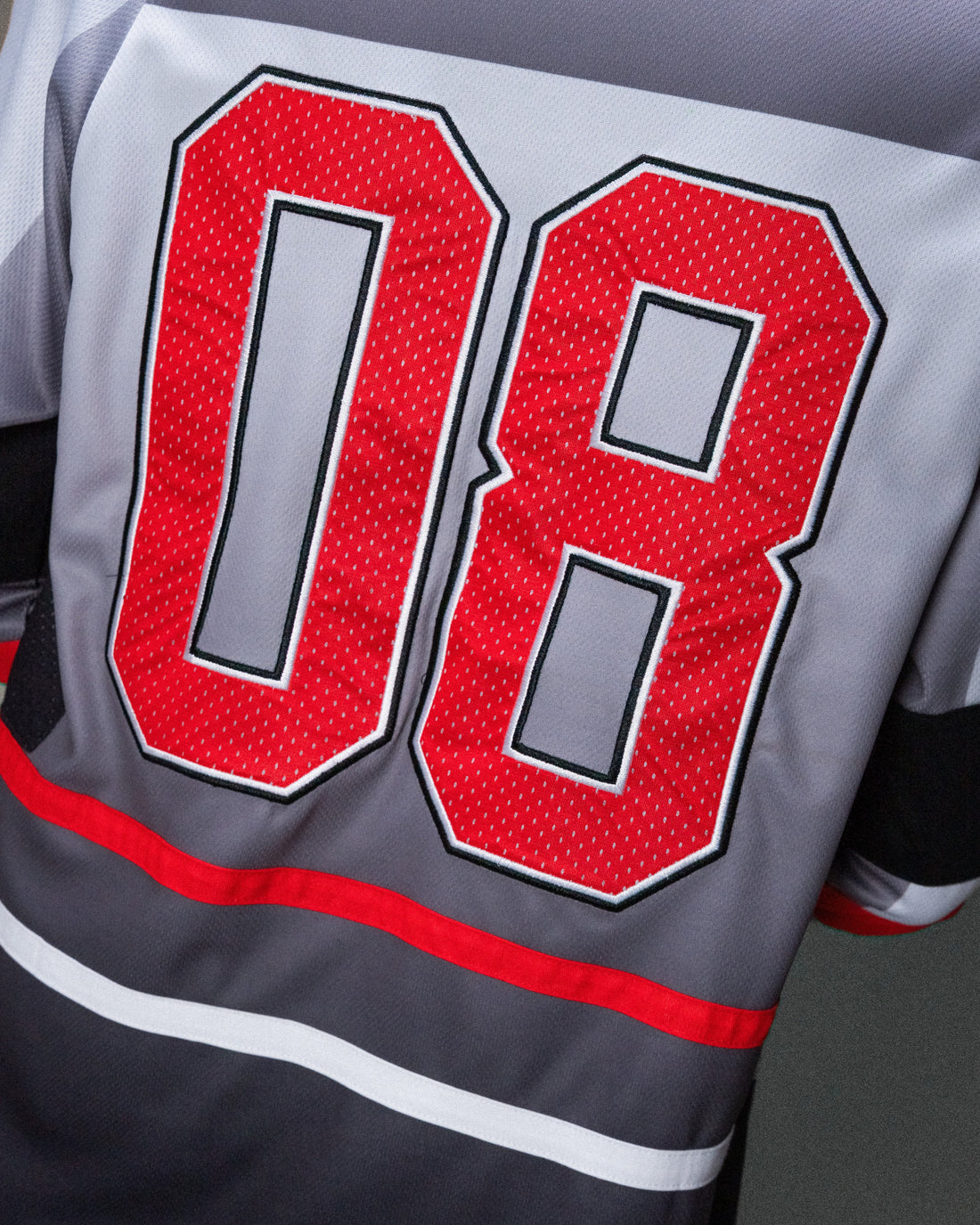 Maillot de hockey Born2ride Jacker B.P J-Star gris et rouge avec le numéro 08 en polyester oversize
