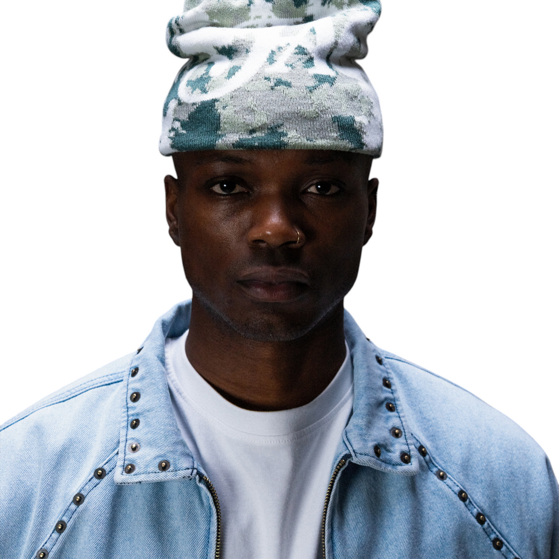 Bonnet Born2ride Jacker Classic en maille acrylique avec motif camouflage porté par un homme