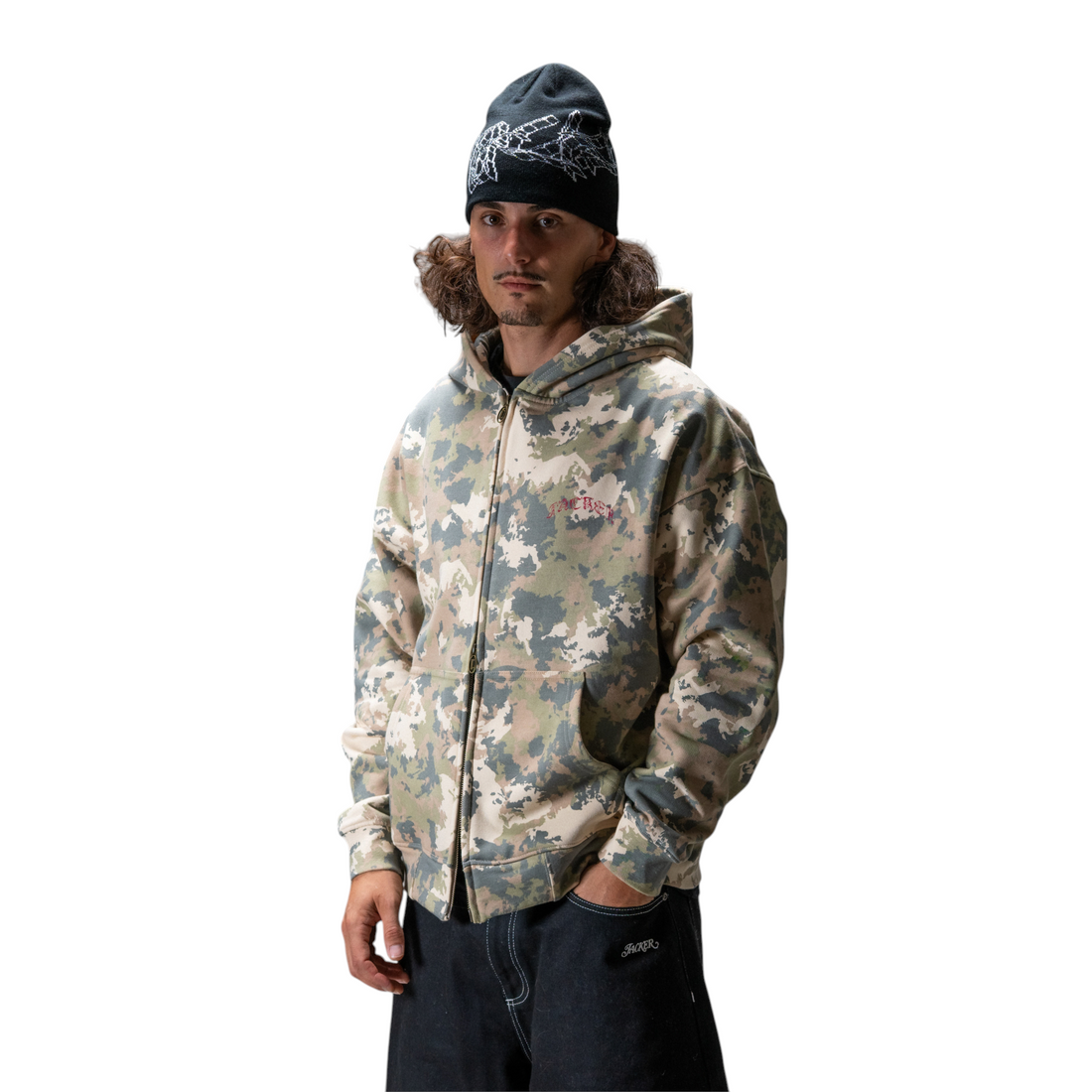 Homme portant un hoodie zippé Born2ride Jacker N°1890 en coton épais motif camouflage avec capuche doublée