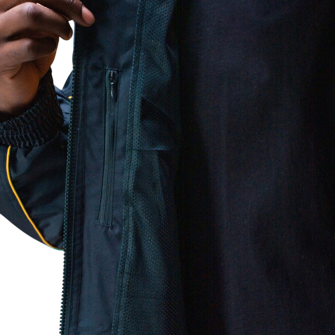 Détail intérieur de la veste Born2ride Jacker Racing Jacket verte en polyester avec poche zippée