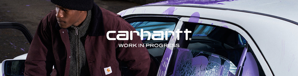 Carhartt WIP - homme en veste bordeaux sortant d'une voiture taguee de peinture violette