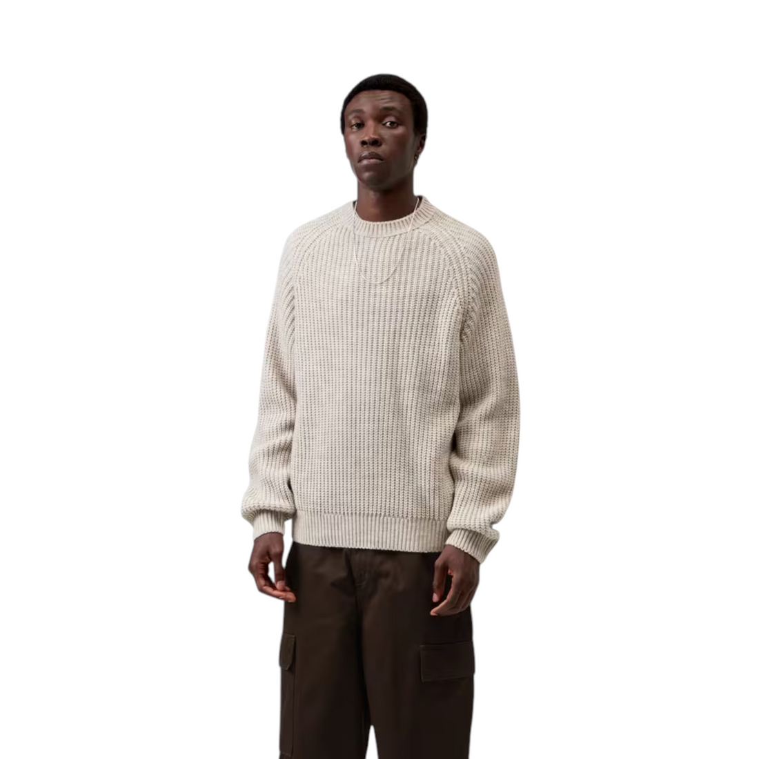 Homme portant un pull Born2ride Carhartt WIP Firth en maille texturée couleur fleur de sel avec manches raglan
