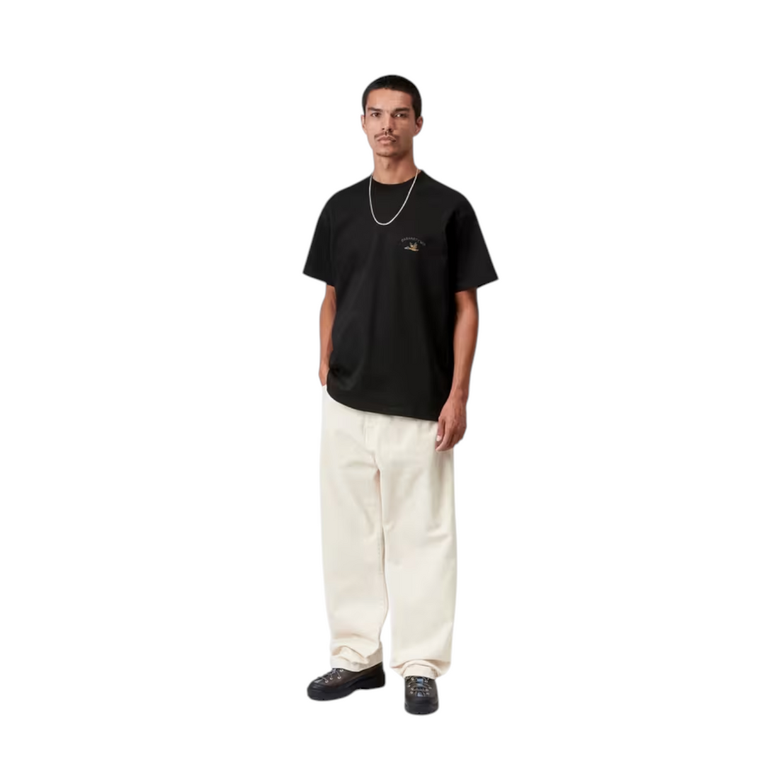 Homme portant le t-shirt noir Born2ride Carhartt WIP en coton biologique avec imprimé canard sur la poitrine