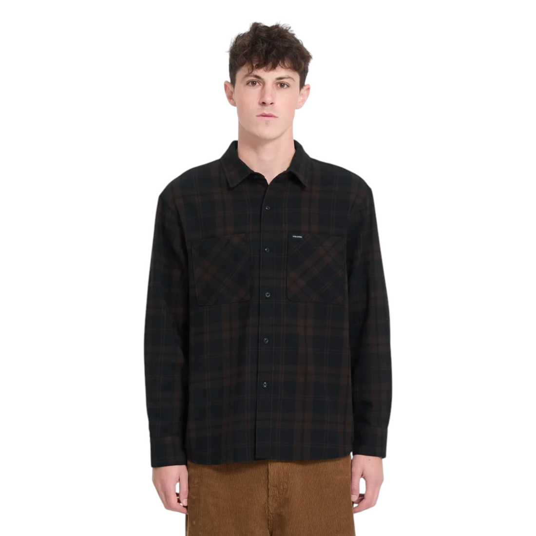 Homme portant une chemise en flanelle Born2ride Volcom Hunkstone LS à carreaux marron cacao et noir