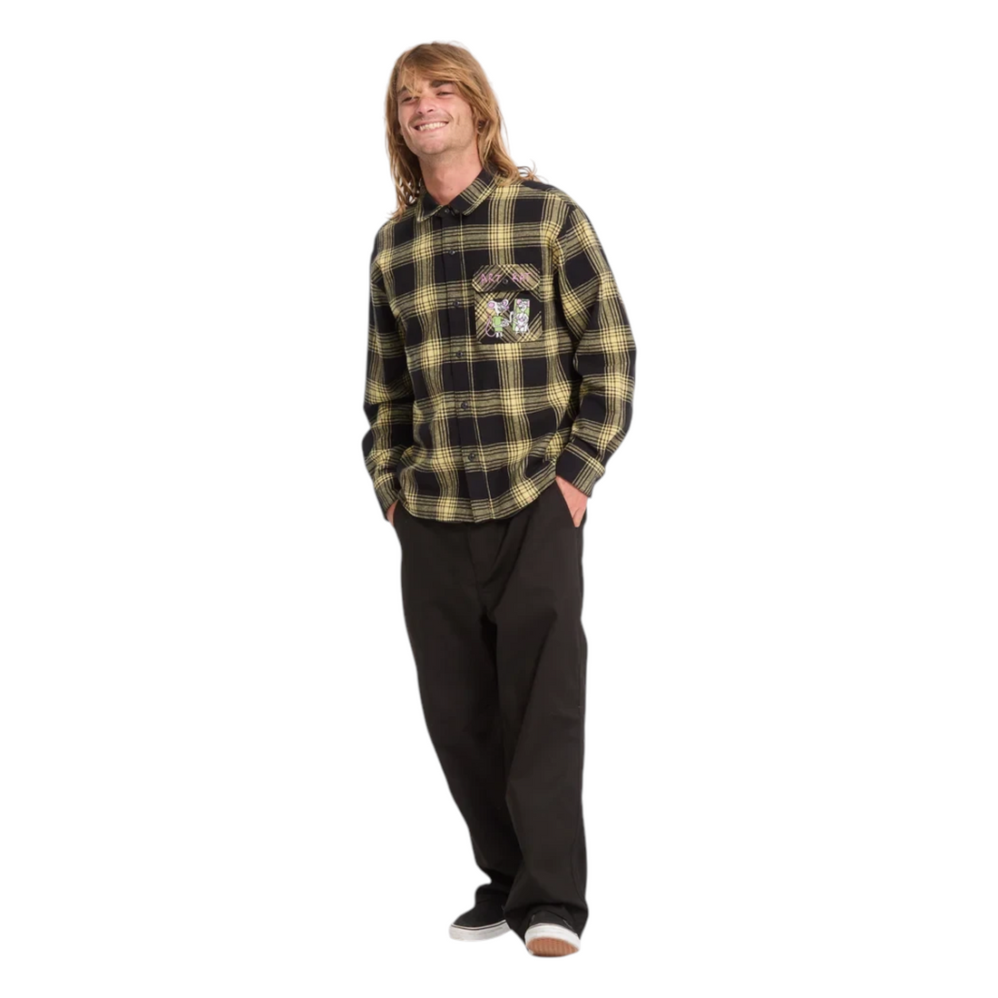 Homme portant la chemise Born2ride Volcom Fa Ozzy Plaid LS jaune moutarde à carreaux en coton avec poche poitrine