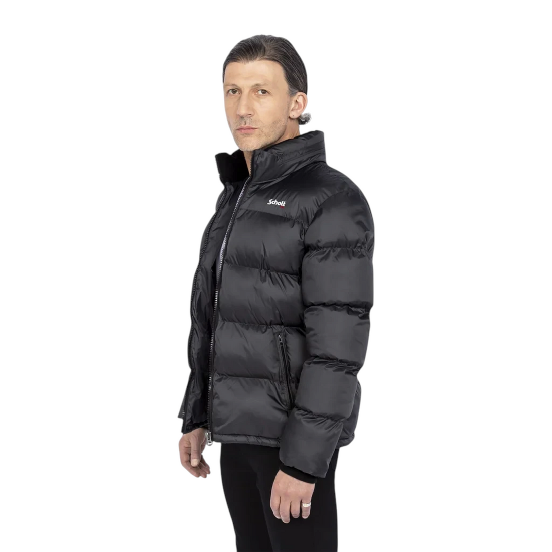 Homme portant la doudoune Born2ride Schott Idaho anthracite en nylon ripstop avec col montant et fermeture zippée
