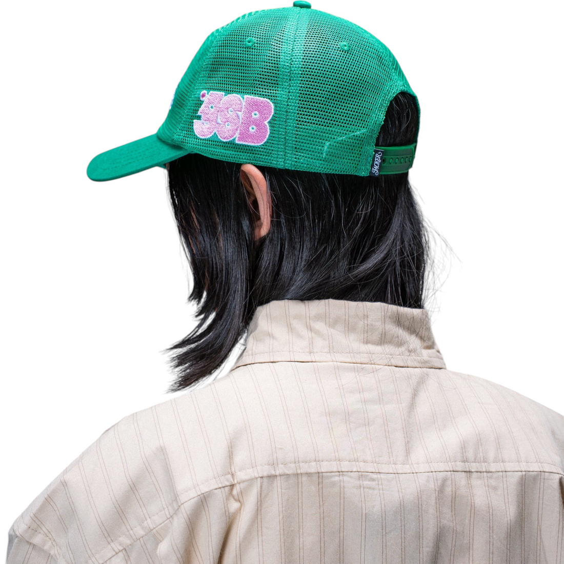 Casquette Born2ride Jacker Jsb 5 panneaux verte avec filet et broderie rose portée de dos