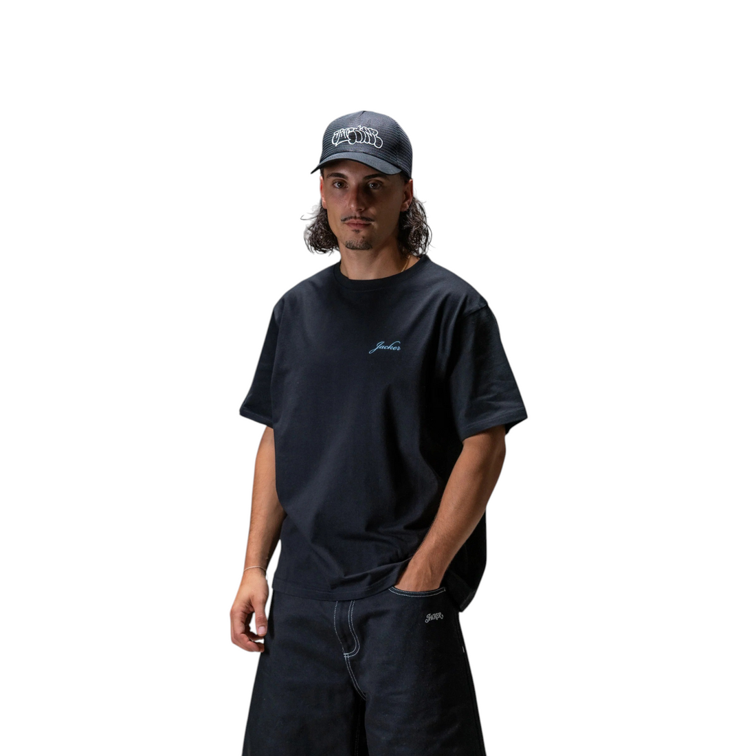 Homme portant le t-shirt noir Jacker D.birds Cooper en coton épais avec logo bleu chez Born2ride