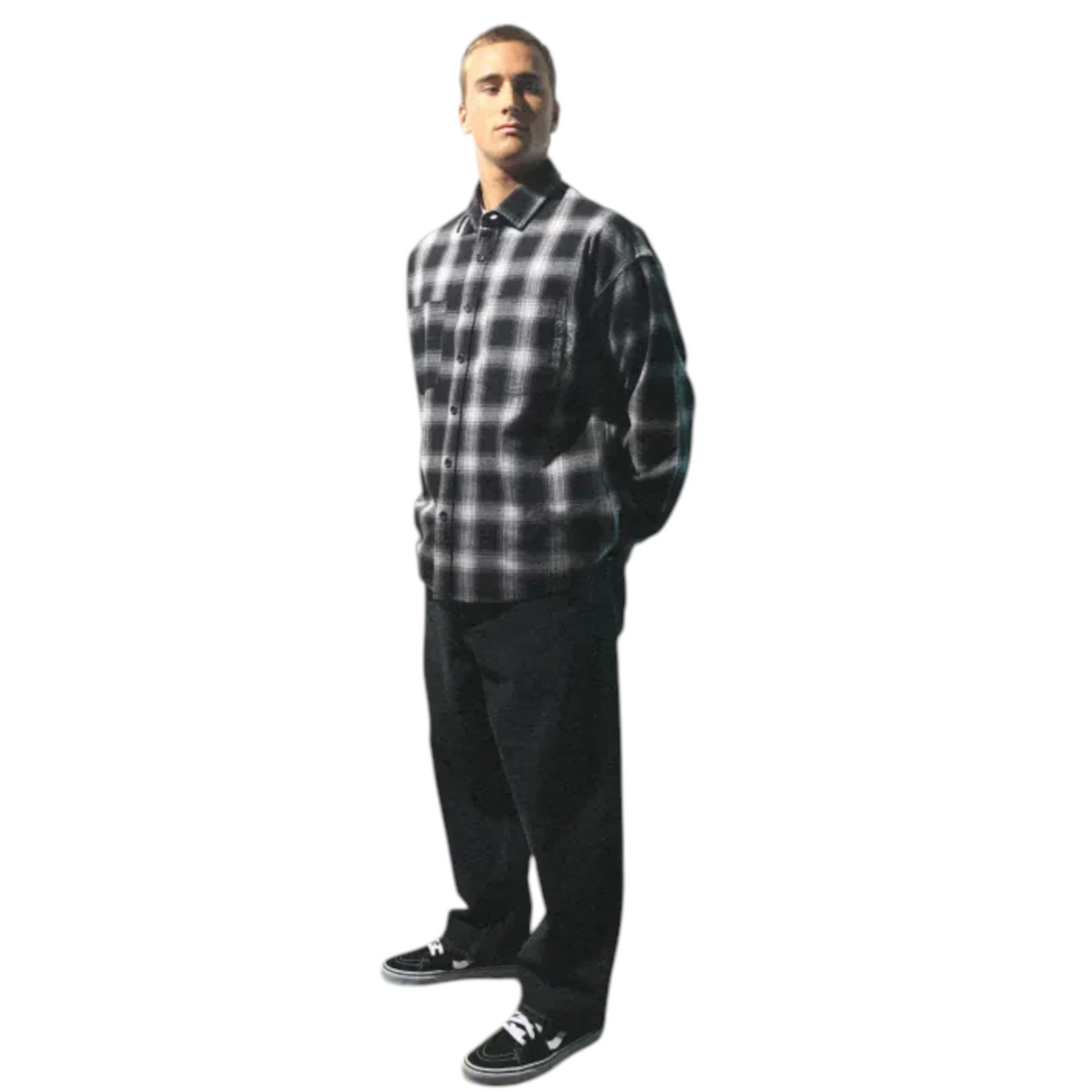 Homme portant une chemise en flanelle Born2ride Oxbow Runes noire à carreaux en coton biologique avec poches poitrine