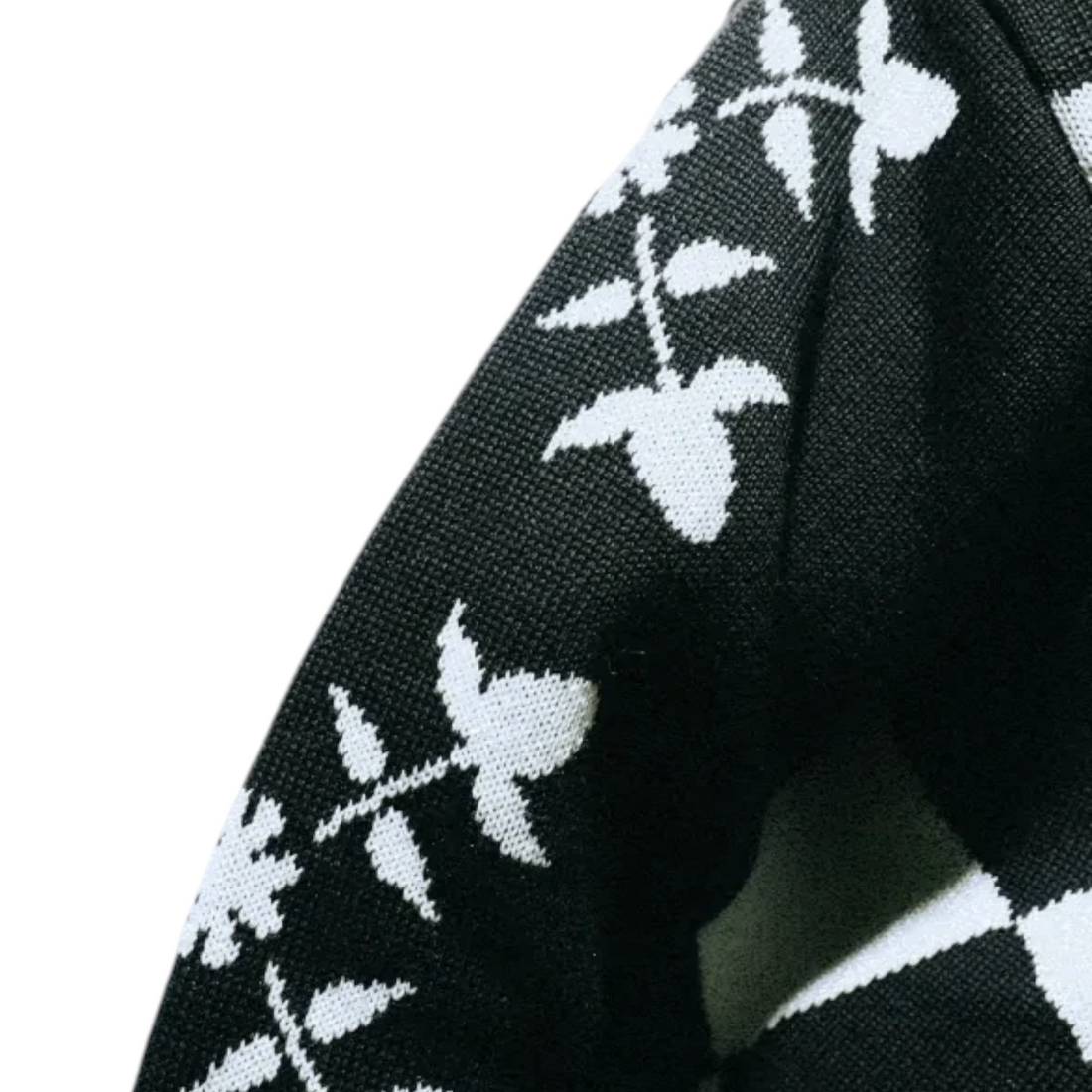 Gros plan sur le tricot jacquard noir et blanc du pull Born2ride Oxbow Skolpen3-jp en laine mérinos