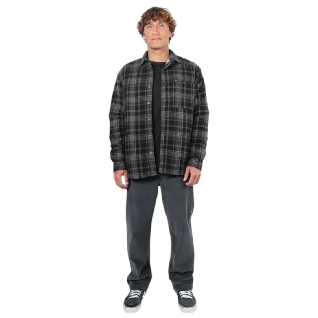 Homme portant une surchemise Born2ride Oxbow Getaway-osh noire à carreaux en flanelle de coton doublée