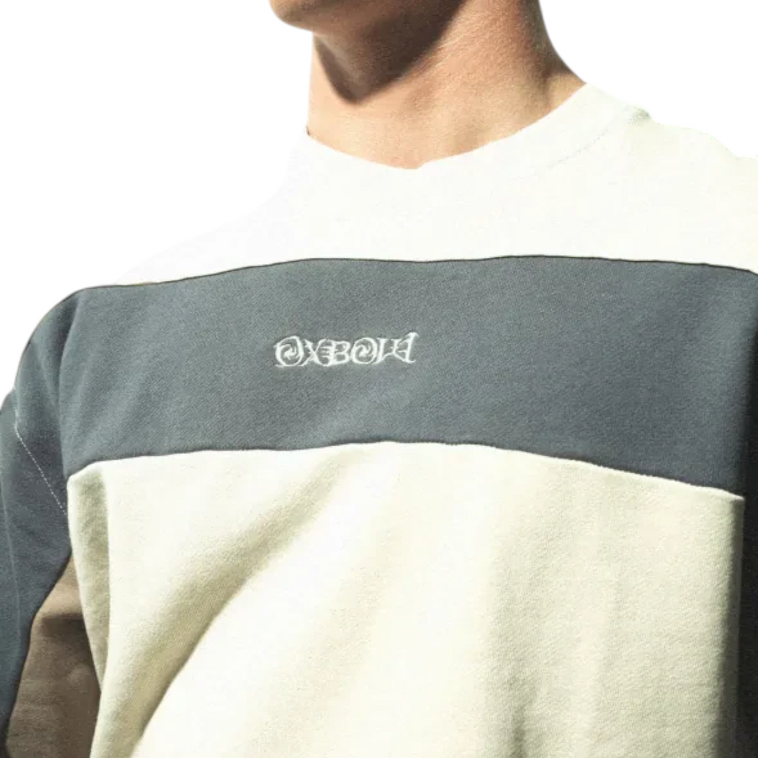 Sweat col rond Born2ride Oxbow Stones en coton biologique coloris Seashell avec logo brodé sur la poitrine