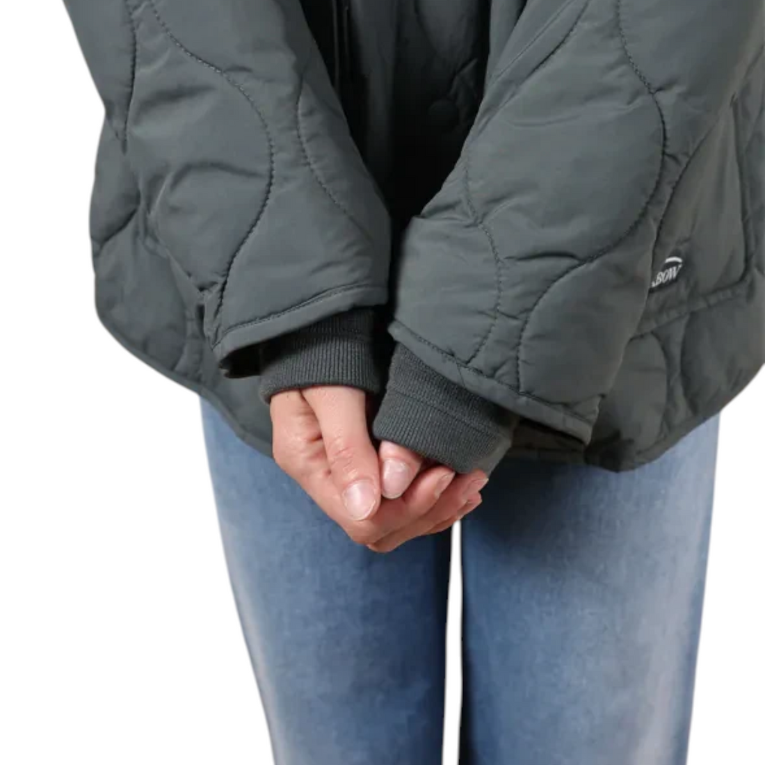Veste matelassée Oxbow Paddy-jk couleur gris étain portée avec un jean, disponible chez Born2ride