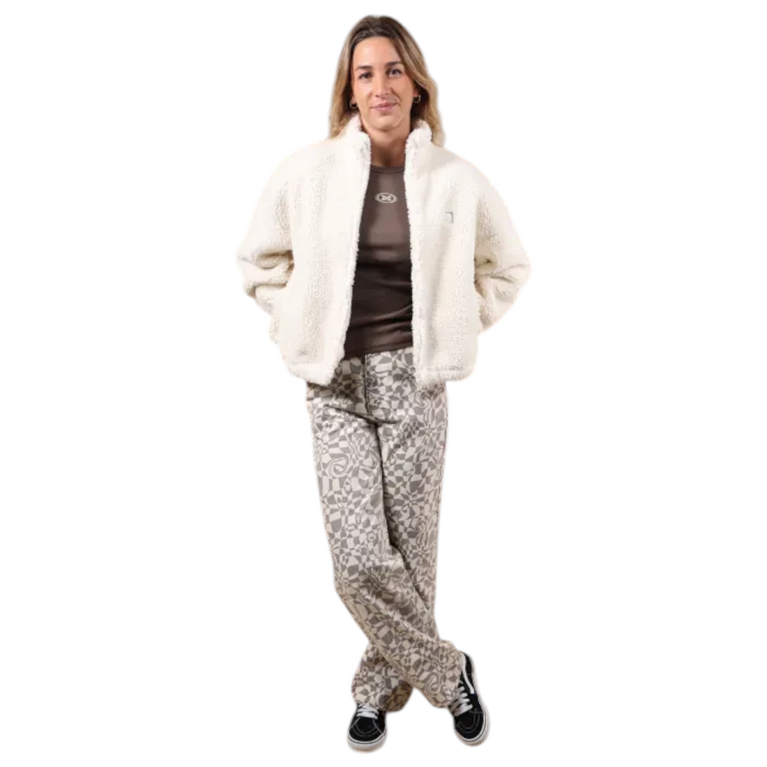Veste sherpa zippée Born2ride Oxbow Sanna couleur Snow en polyester recyclé portée par une femme