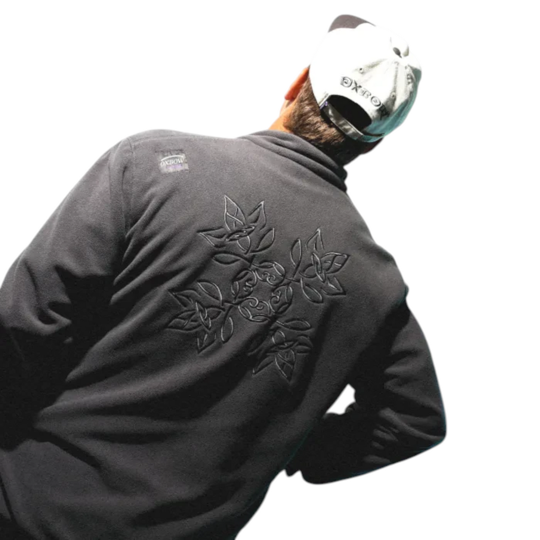 Homme portant une polaire réversible noire Oxbow Rituals-wrm avec motif floral brodé au dos, vendue par Born2ride.