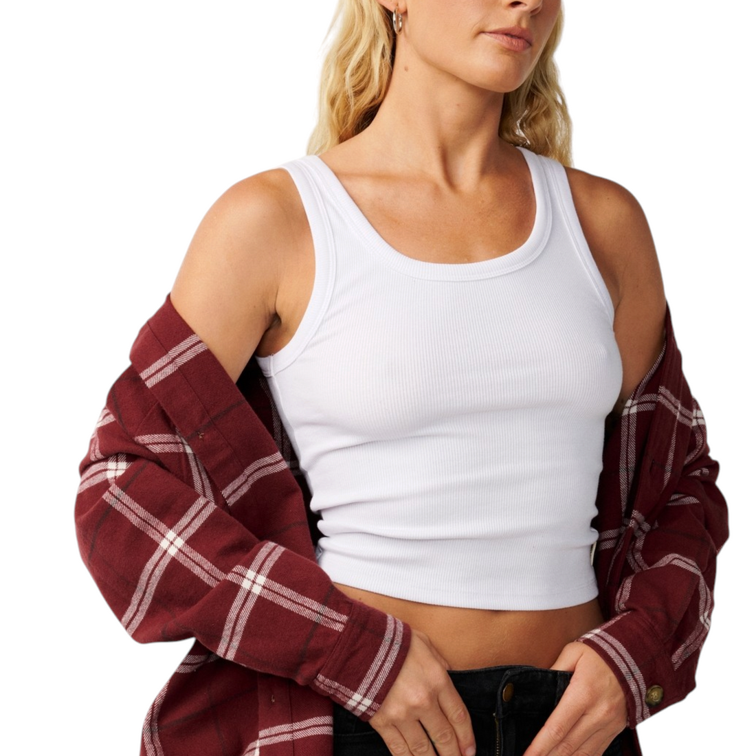 Chemise en flanelle Born2ride Rip Curl Venture couleur prune fonce portee ouverte sur un debardeur blanc