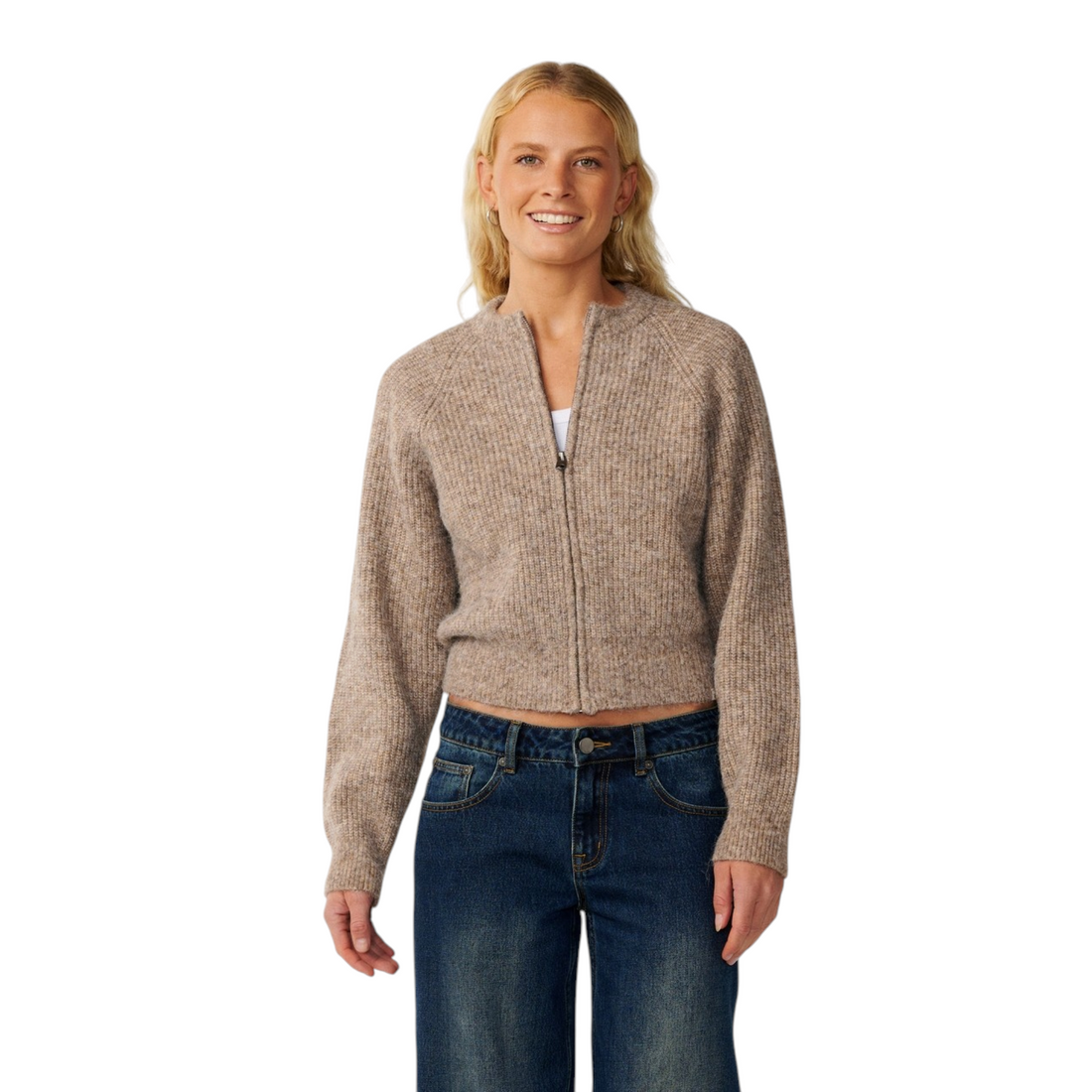 Gilet zippé Born2ride Rip Curl Venture en maille douce couleur mocha porté par une femme souriante
