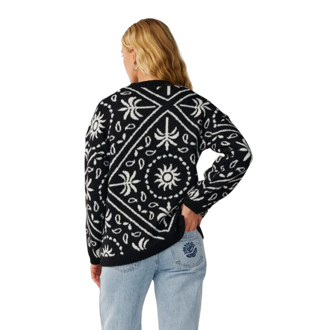 Pull femme Born2ride Rip Curl Bossa Nova en maille jacquard noire et blanche avec motif bandana et coupe relax
