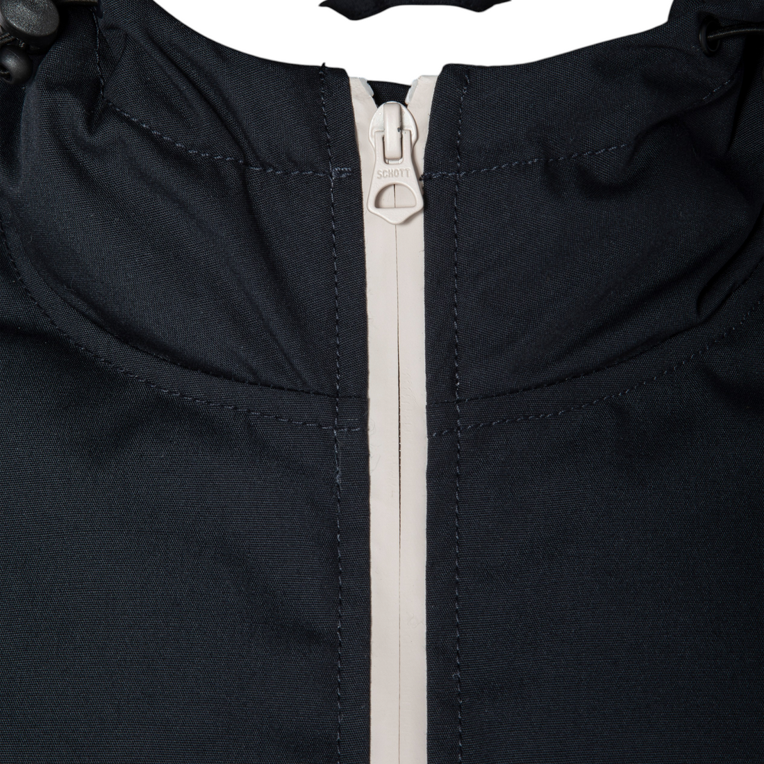 Gros plan sur la parka Born2ride Schott Bluster bleu marine avec fermeture éclair contrastée et doublure en sherpa