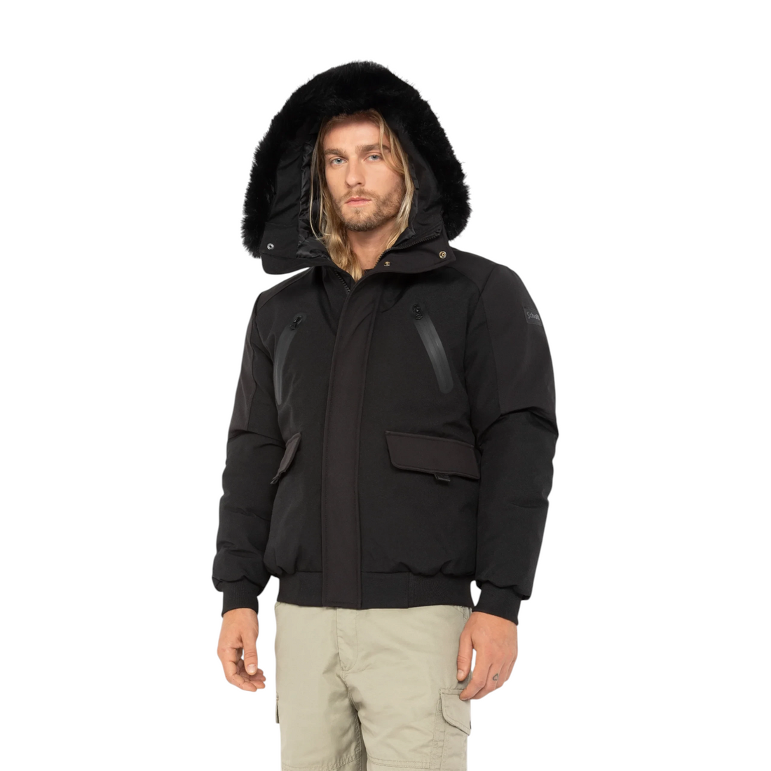 Homme portant le blouson Born2ride Schott Gaveen noir en soft shell avec capuche ajustable et bordure en fausse fourrure