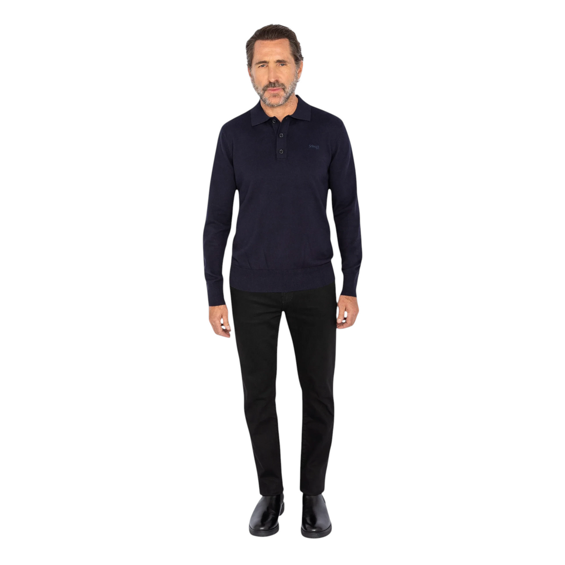 Homme portant un pull polo bleu marine en maille fine Schott chez Born2ride avec un pantalon noir