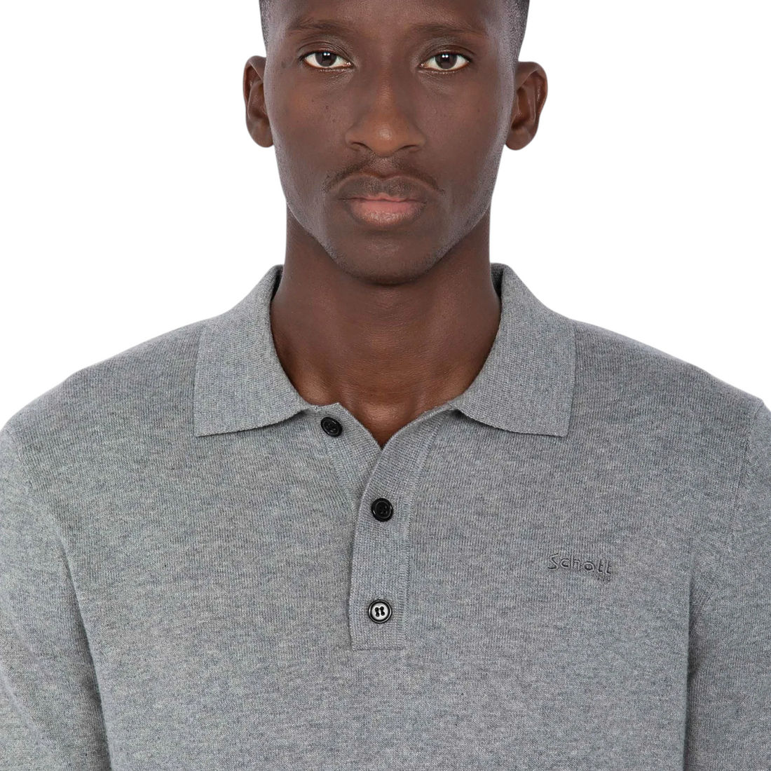 Pull polo Born2ride Schott en maille fine gris chiné avec boutons noirs porté par un homme