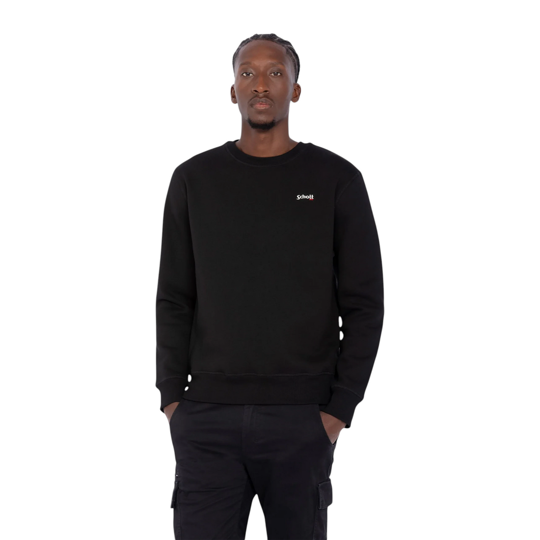 Homme portant un sweatshirt noir Born2ride Schott Swcasual1 en molleton épais avec col rond et logo brodé