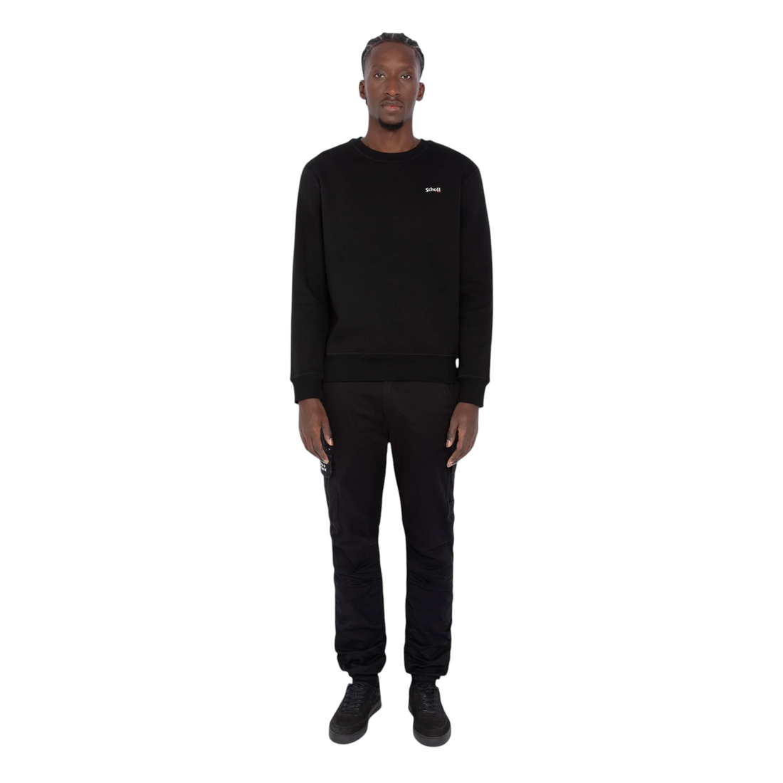 Homme portant un sweatshirt Born2ride Schott Swcasual1 noir en molleton épais avec col rond et finitions côtelées