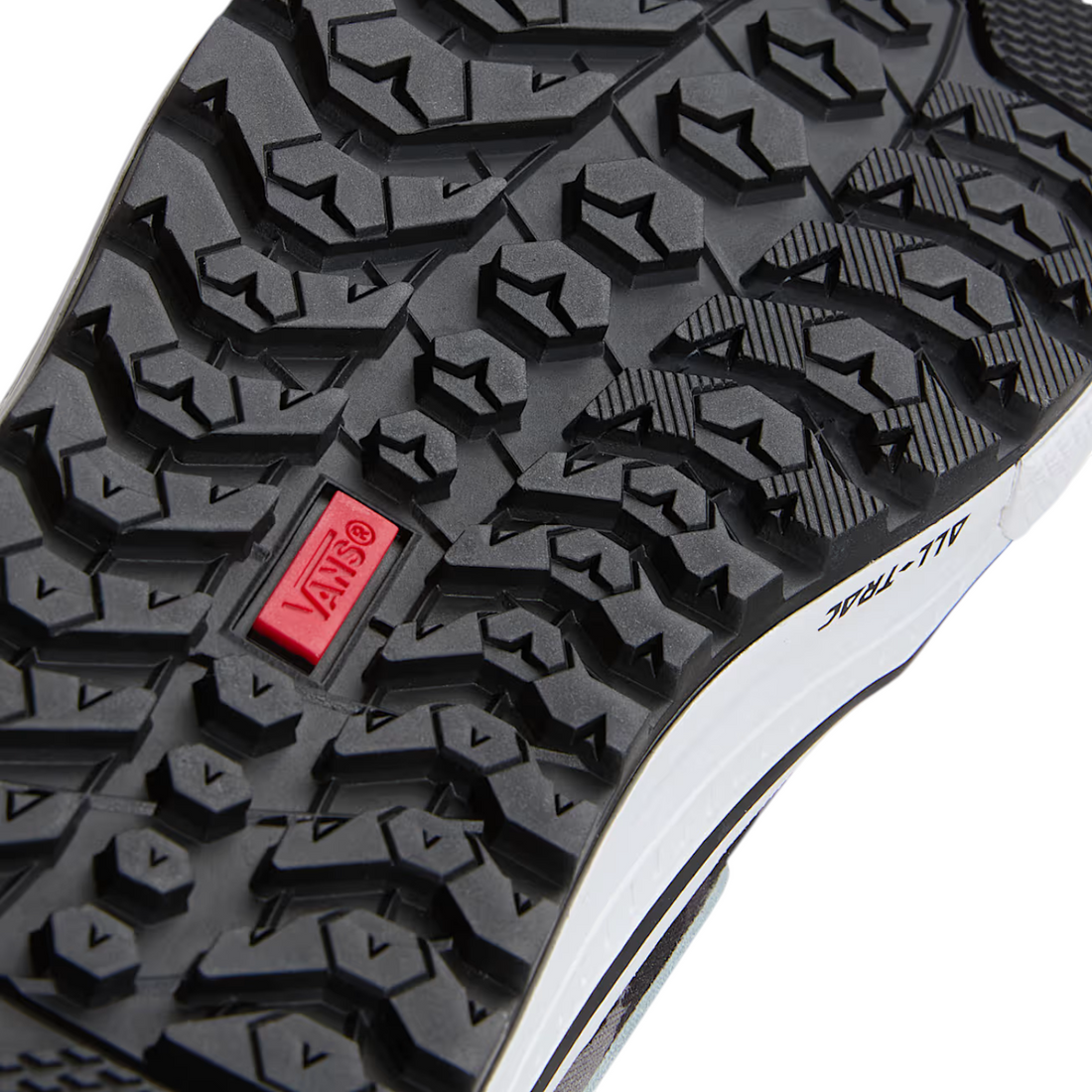 Semelle extérieure crantée All-Trac noire de la basket Born2ride Vans Sk8-Hi MTE pour une adhérence hivernale optimale
