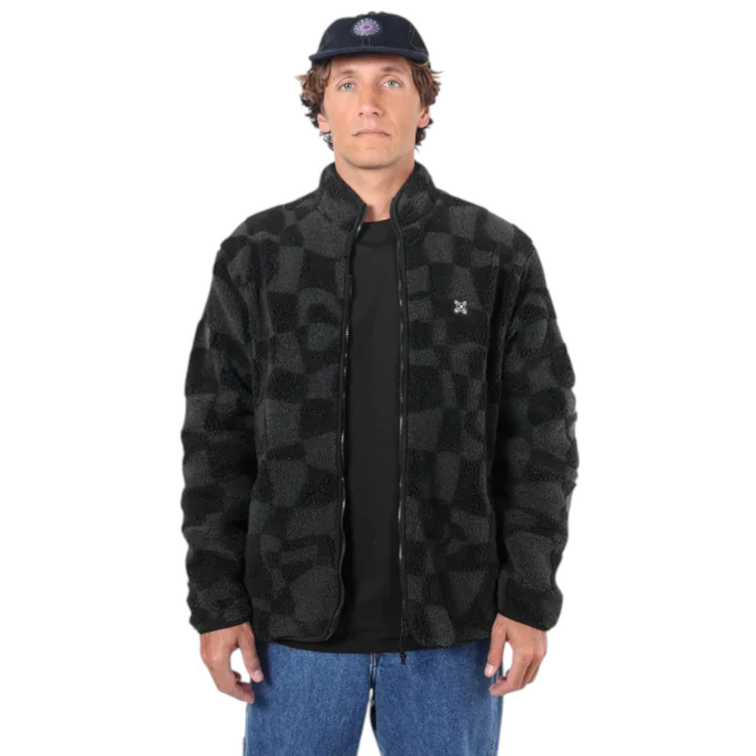 Homme portant la veste sherpa noire Oxbow Twist-wrm avec motif géométrique, disponible chez Born2ride