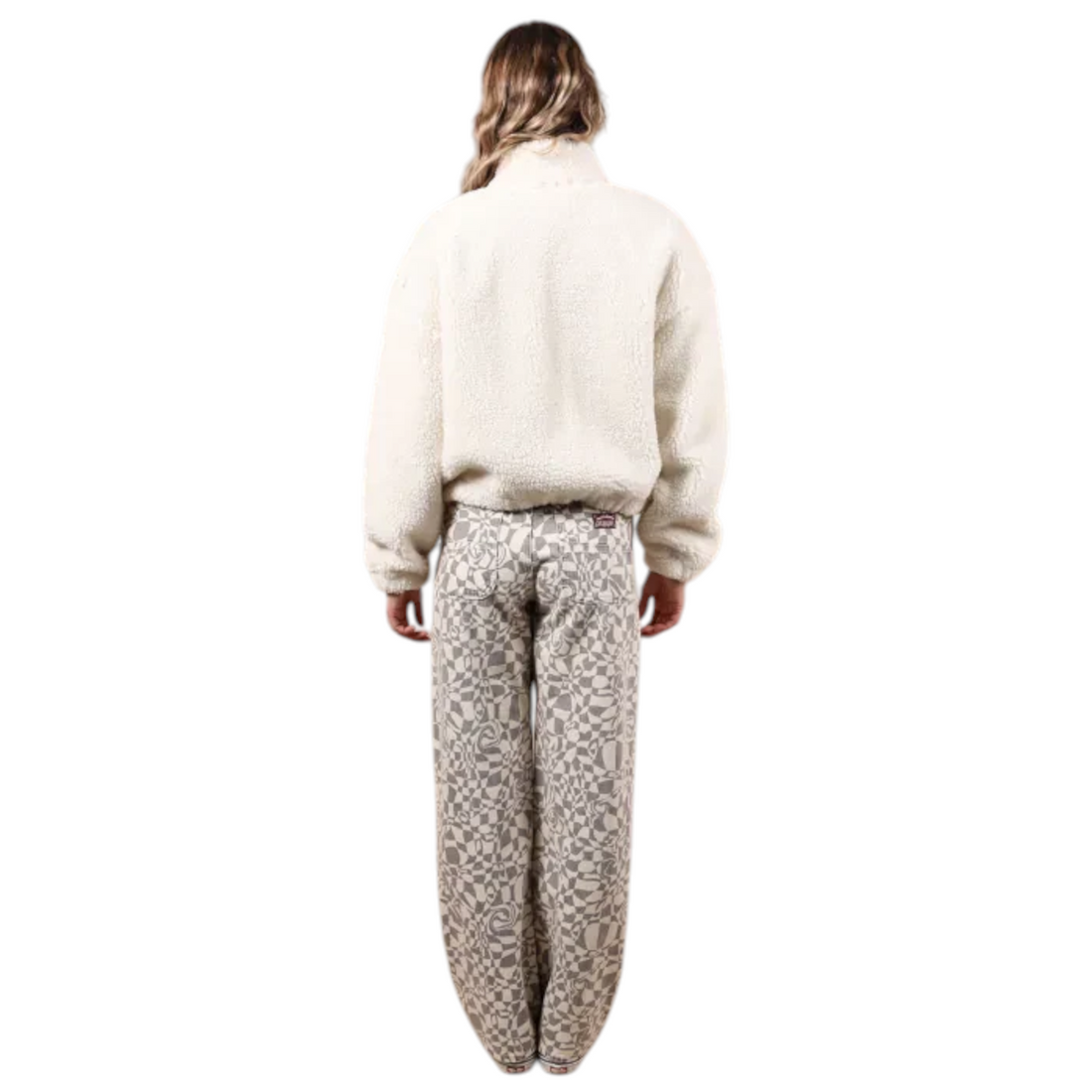 Vue arrière d'une femme portant la veste sherpa Born2ride Oxbow Sanna-wrm couleur Snow en polyester recyclé