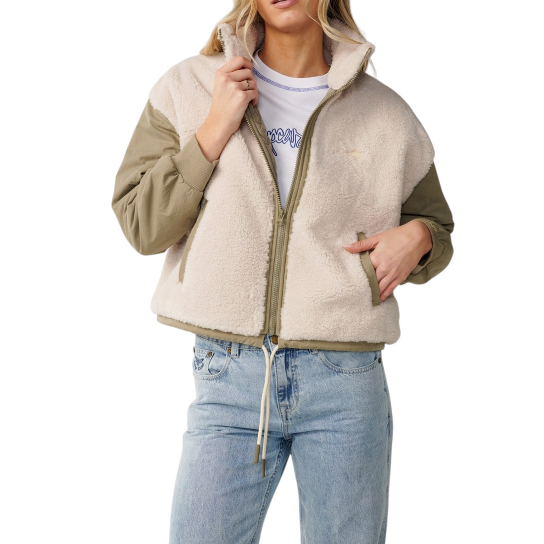 Veste Born2ride Rip Curl Venture Sherpa courte et ample en sherpa beige et manches olive avec fermeture zippée