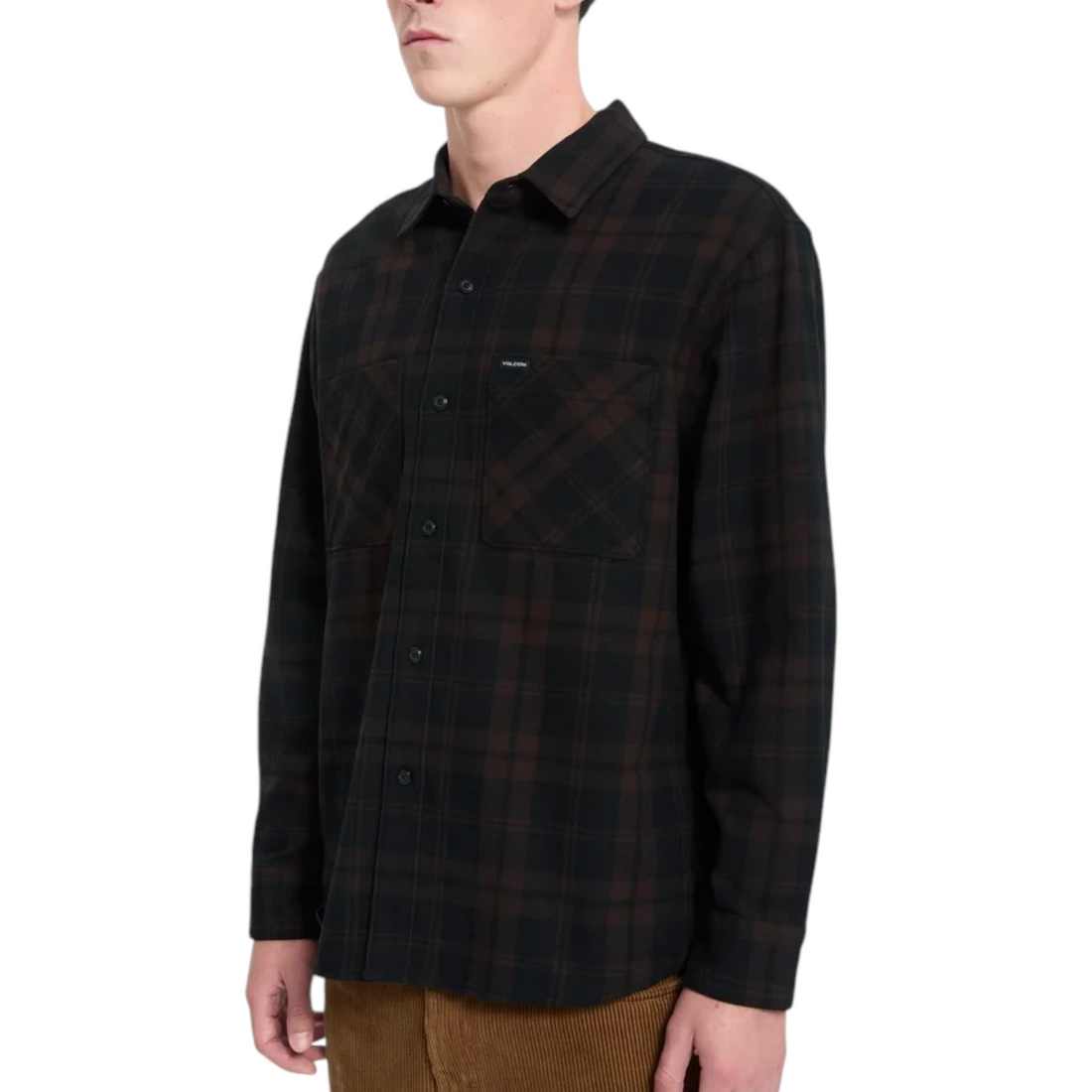 Homme portant une chemise en flanelle Born2ride Volcom Hunkstone LS à carreaux marron cacao et noir