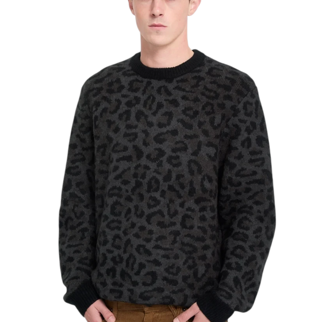 Homme portant le pull Born2ride Volcom Leopold noir à motif léopard en maille texturée avec col rond
