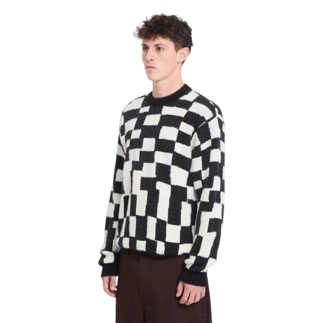 Homme portant un pull Born2ride Volcom Fa Carrau à motif carreaux noir et blanc en tricot doux et chaud