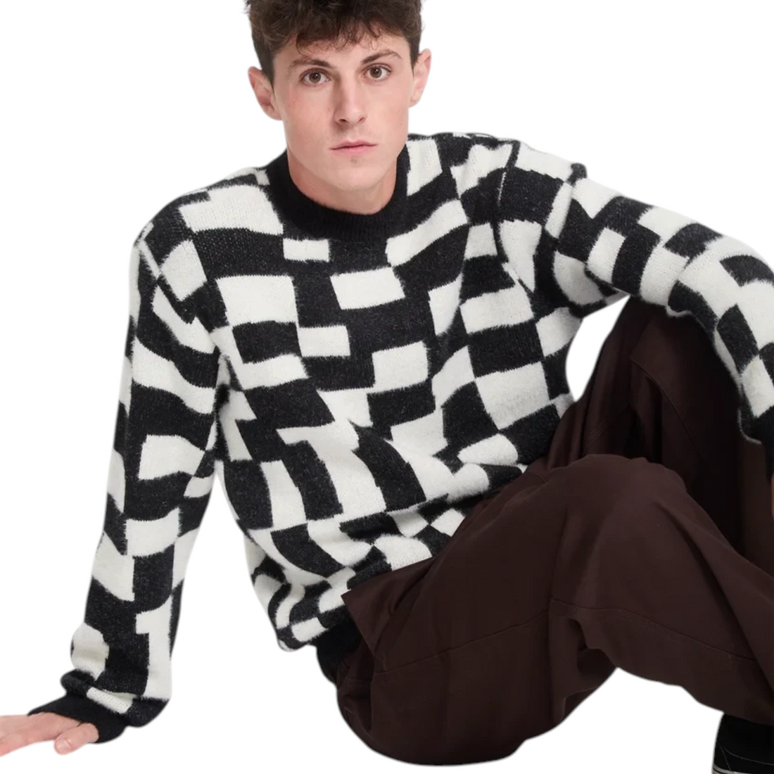 Homme portant un pull Born2ride Volcom à motif carreaux noir et blanc en tricot doux et chaud