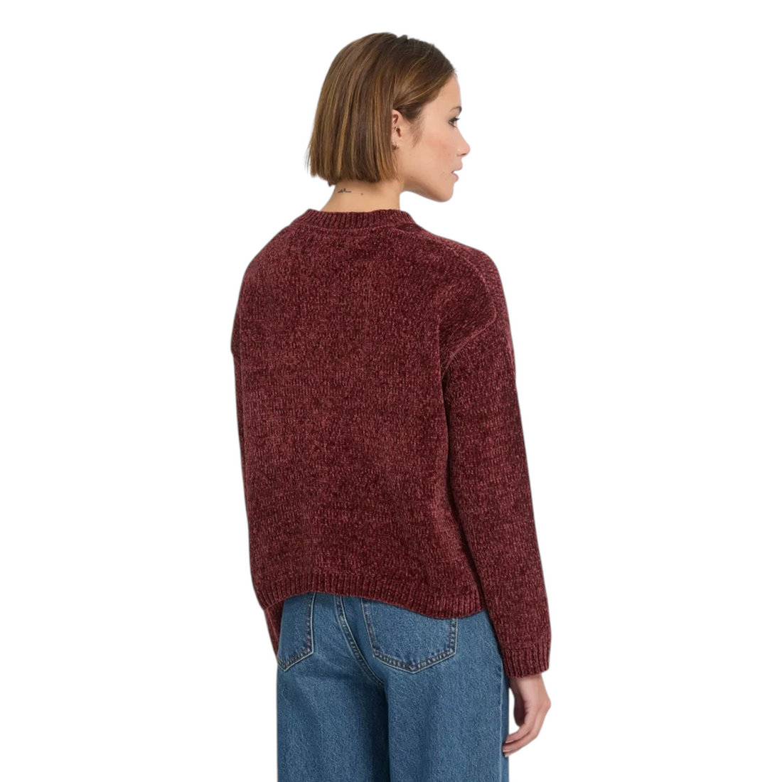 Pull en maille Born2ride Volcom Bubble Tease couleur brique porté par une femme vue de dos