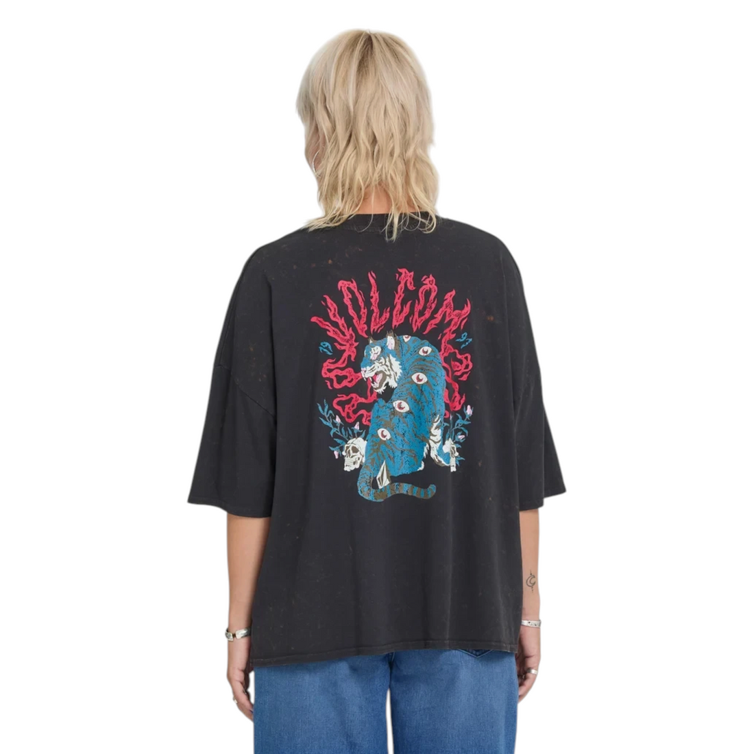 T-shirt Born2ride Volcom Voltrip noir délavé avec imprimé tigre coloré au dos porté par une femme
