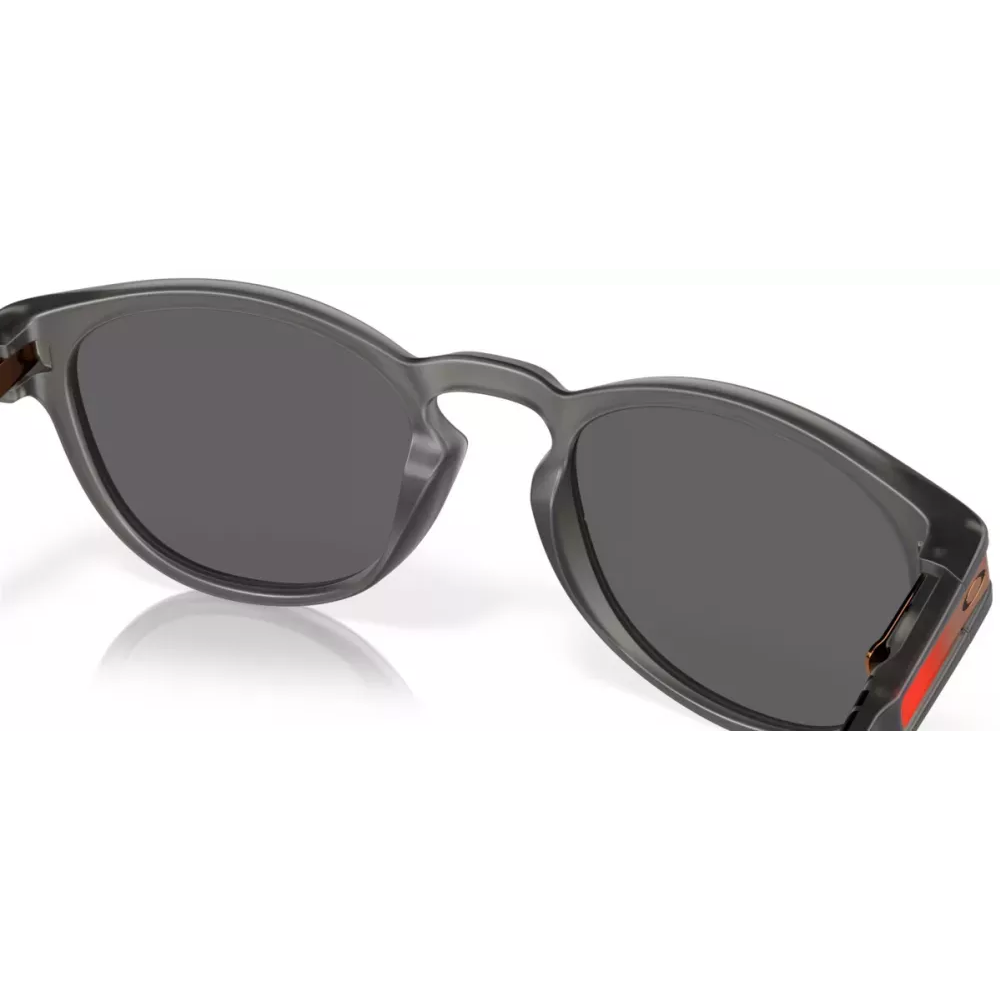 Oakley Latch Community Collection